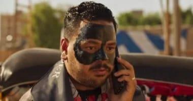 ليلة الزفاف تتحول إلى تحدٍ كوميدي في فيلم "الكلام على إيه"