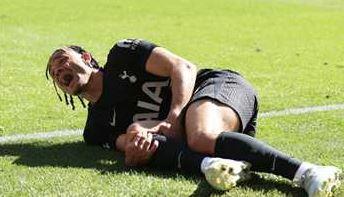 توتنهام يعلن إصابة سيمونز بقطع في الرباط الصليبي