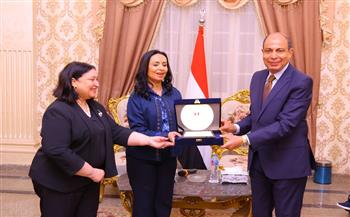 وزيرة التضامن الاجتماعي تشيد بالتعاون بين الوزارة ومحافظة المنيا لتنفيذ مستهدفات التنمية