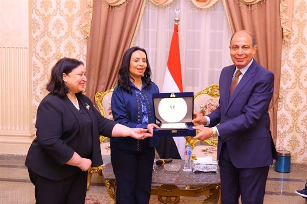وزيرة التضامن الاجتماعي تشيد بالتعاون بين الوزارة ومحافظة المنيا لتنفيذ مستهدفات التنمية 