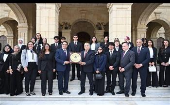 وفد من هيئة تدريس وطلاب كلية السياسة والاقتصاد بجامعة القاهرة الأهلية يحضر الجلسة العامة لمجلس الشيوخ