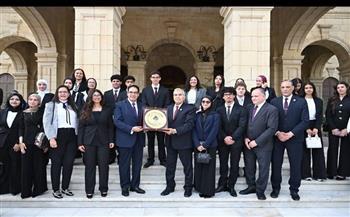 وفد من هيئة تدريس وطلاب كلية السياسة والاقتصاد بجامعة القاهرة الأهلية يحضر الجلسة العامة لمجلس الشيوخ 