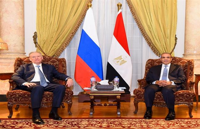  وزير الخارجية يؤكد خلال لقائه مساعد الرئيس الروسي على المسار الدبلوماسي كخيار أمثل لتجنب اتساع الصراع الراهن