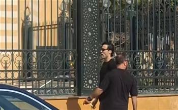 أمير عيد يشارك في تشييع والد طليقته بمسجد السيدة نفيسة 