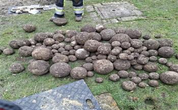 اكتشاف 500 قذيفة مدفعية حجرية من العصور الوسطى في مخبأ