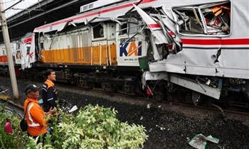 مصرع وإصابة 98 شخصا في حادث تصادم قطارين بإندونيسيا