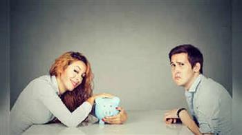 هل شريكك يحبك أم يستغلك ماديا؟.. 5 إشارات لا تتجاهليها 