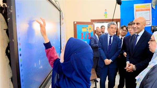 وزير التعليم يصطحب رئيسي جامعة هيروشيما و"سبريكس" في زيارة لمدرسة الأورمان الثانوية 