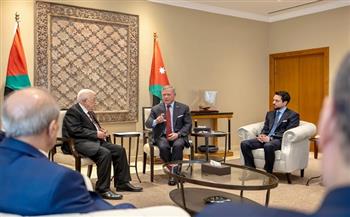 عاهل الأردن يؤكد لرئيس فلسطين: لا استقرار بالمنطقة دون قيام الدولة الفلسطينية