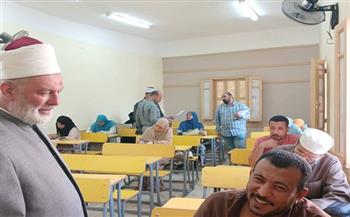 رئيس منطقة سوهاج الأزهرية يتفقد امتحانات نهاية المستوى برواق العلوم الشرعية والعربية