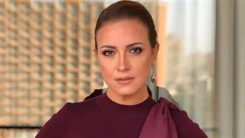 ريهام عبد الغفور تروج للقاء مباشر مع محمود سعد على مسرح الجامعة الأمريكية