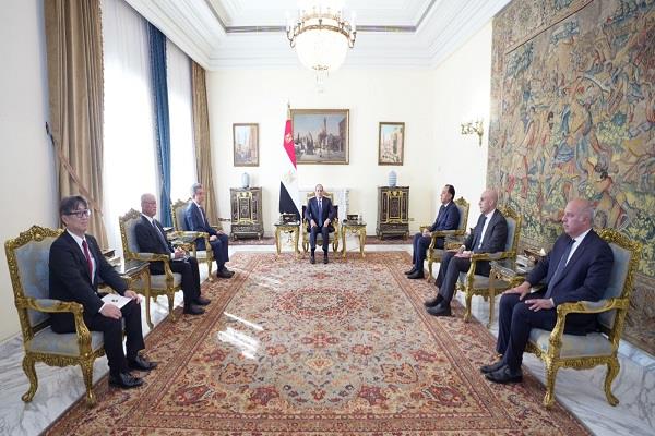 الرئيس السيسي يؤكد حرص مصر على التوسع في التعاون مع اليابان في المجالات التعليمية والتربوية