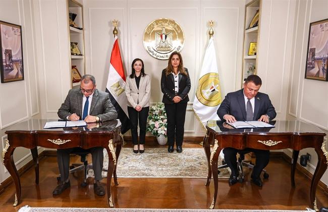 وزيرة التنمية المحلية ومحافظ البحيرة تشهدان توقيع عقود تشغيل وصيانة وتطوير 3 مجازر مع إحدى شركات القطاع الخاص