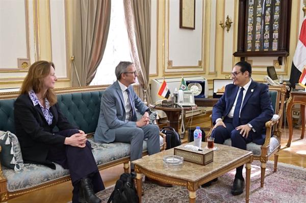 رئيس جامعة القاهرة يستقبل رئيس جامعة ليدن الهولندية لبحث تعزيز التعاون المشترك 