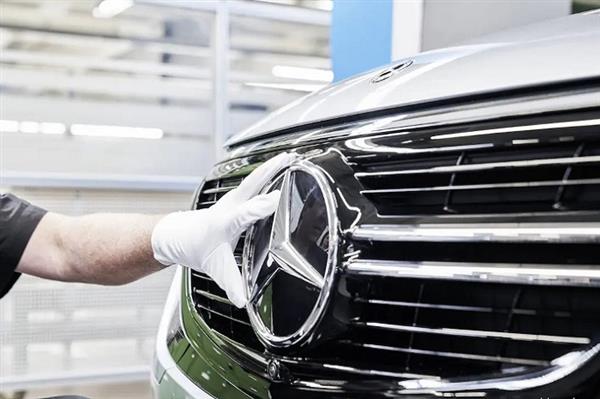 تراجع أرباح "مرسيدس-بنز" 17% في الربع الأول بفعل ضعف الطلب بالصين 