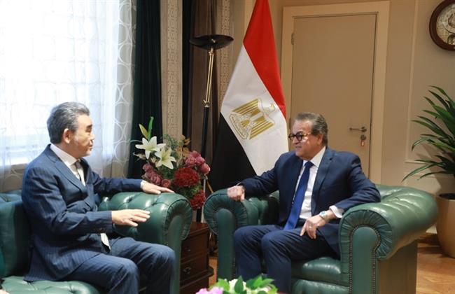 وزير الصحة يبحث مع رئيس جامعة هيروشيما اليابانية تعزيز التعاون في التعليم الطبي