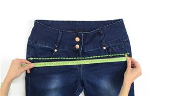 في 5 ثواني.. حيلة ذكية لضبط مقاس البنطلون الجينز