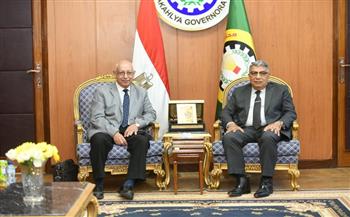 محافظ الدقهلية يستقبل أستاذ جراحة المسالك البولية ومدير مركز الكلى بالمنصورة الأسبق