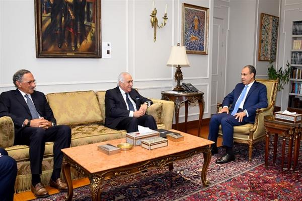 وزير الخارجية يستقبل مسئولي غرفة التجارة الأمريكية في القاهرة 