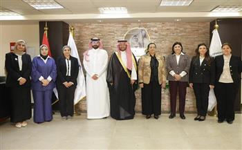 القومي للمرأة وبرنامج الخليج العربي للتنمية يبحثان تعزيز التعاون في مجال تمكين المرأة
