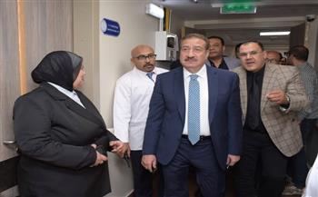 محافظ بورسعيد يجري جولة مفاجئة بمجمع الشفاء الطبي لمتابعة جودة الخدمات الصحية