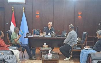 رئيس مدينة رأس غارب يعقد لقاءً مفتوحًا مع المواطنين لبحث مطالبهم ومشكلاتهم