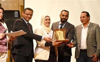 تكريم بسمة أبو العزم "الأم المثالية" بمجلة المصور في احتفالية نقابة الصحفيين 