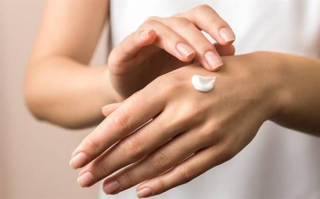 للأمهات الجدد.. طرق لاستعادة نضارة جلدك بعد الولادة من اليدين للكعبين