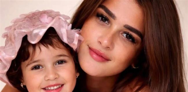 ياسمين عبد العزيز تشارك جمهورها صورة من طفولتها بالذكاء الاصطناعي