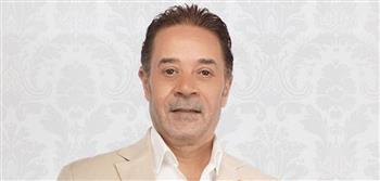 آخر العنقود.. مدحت صالح يظهر بصورة طريفة مع قطته