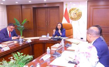 وزيرة التضامن تترأس اجتماعا مع المسئولين عن اللجنة العليا للأسر البديلة الكافلة بالوزارة