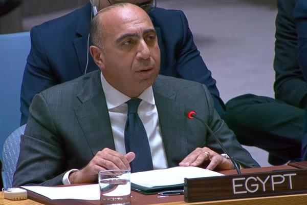 السفير المصري بالأمم المتحدة: التعاون مع الجامعة العربية ضرورة استراتيجية لمواجهة أزمات المنطقة 
