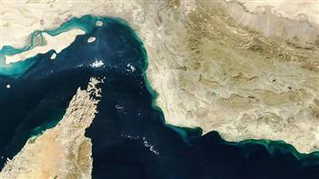 سفينة ترفع علم مالطا وتديرها شركة فرنسية تعبر مضيق هرمز وسط تراجع حاد في الملاحة