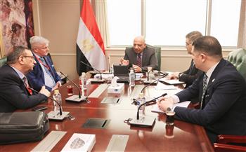 وزير الكهرباء يبحث مع مسئولي شركة ألمانية التعاون بمجالات صناعة مواسير وأنابيب الضغط والأنظمة 