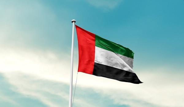 الإمارات: إصابة 12 شخصا جراء سقوط شظايا صاروخ إيراني بمنطقة "العجبان"