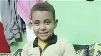 استبدل حقيبته بالسندوتشات وأمه تستغيث.. فيديو الواقعة يثير ضجة على مواقع التواصل