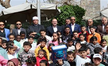 محافظ الجيزة يشارك الأطفال فرحتهم في احتفالية "يوم اليتيم" ويؤكد الدعم للفئات الأولى بالرعاية