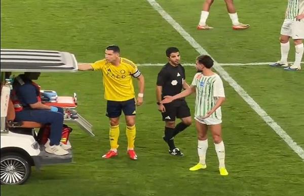 تفاصيل مشادة رونالدو مع نبيل عماد دونجا في الدوري السعودي 