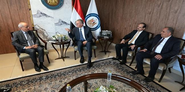 وزير البترول يبحث مع توتال إنرجيز عودتها للتوسع في استكشاف الغاز بمصر  