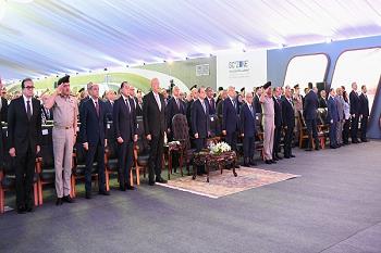 الرئيس السيسي يفتتح مشروعات قومية ويكرم عمال مصر في احتفال عيد العمال (صور)