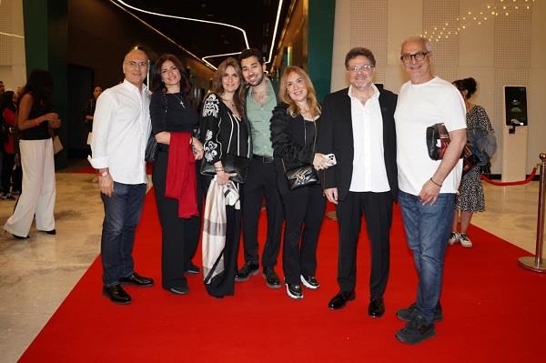 يسرا ودينا الشربيني يساندون أبطال فيلم Devil wears Parada في عرضه الخاص.. صور 