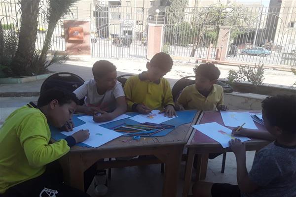 ورشة فنون تشكيلية بقصر ثقافة الحي السادس لرسم الطبيعة الصامتة 