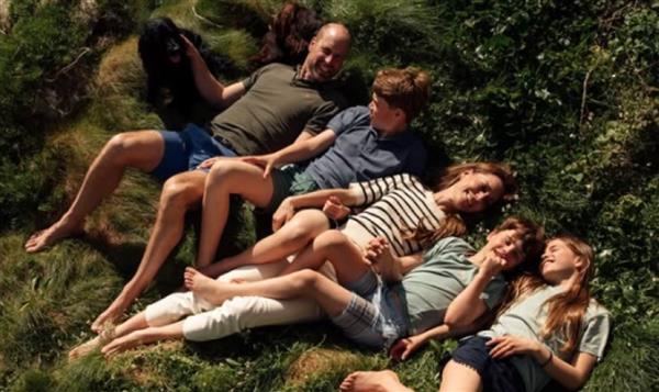 بصورة عائلية مع أطفالهما.. ويليام وكيت يحتفلان بعيد زواجهما الـ15 