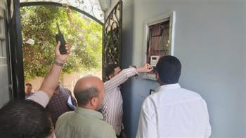 السكرتير العام لمحافظة المنيا يتابع من مركز السيطرة حملات الإزالة وطرق الأبواب بالمراكز التسع 