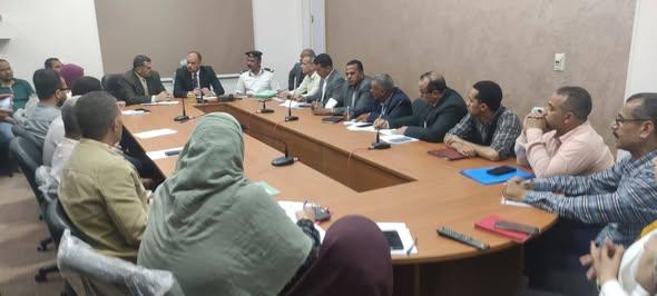 لتنفيذ موجة الإزالات.. نائب محافظ الوادي الجديد يعقدُ اجتماعًا تنسيقيًا مع الجهات المعنية 