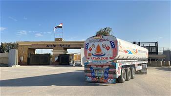 الهلال الأحمر المصري يدفع قافلة «زاد العزة» 186 بحمولة 4.020 طنًا من المساعدات الغذائية والطبية والبترولية 