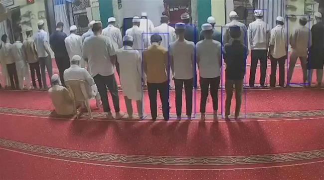  فيديو.. ثعبان يتسلل بين المصلين في مسجد بالهند
