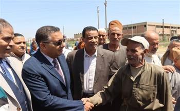 محافظ القليوبية يتفقد حصاد القمح بقها ويؤكد دعم الدولة للمزارع والأمن الغذائي
