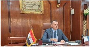 محافظ أسوان يكرم الأمهات المثاليات والفائزين في مسابقة التميز الحكومي بالدورة الماضية