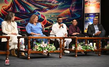 في ندوته بالكاثوليكي .. " سنو وايت " .. رحلة لتقبل الذات